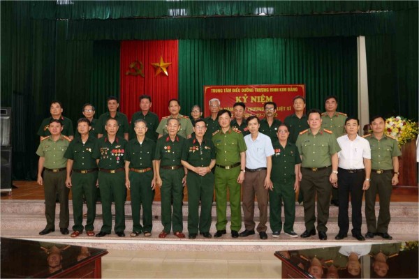 Thứ Trưởng Bộ Công an Nguyễn Duy Ngọc: Thăm, tặng quà các Trung tâm điều dưỡng thương binh tại Hà Nam