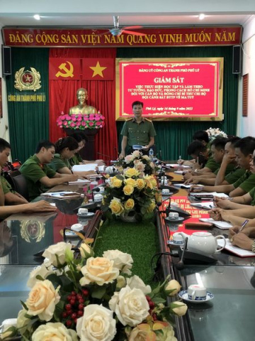 Đảng uỷ Công an thành phố Giám sát việc thực hiện học tập và làm theo tư tưởng, đạo đức, phong cách Hồ Chí Minh đối với Chi bộ và đồng chí Bí thư chi bộ Đội Cảnh sát điều tra tội phạm về ma tuý.