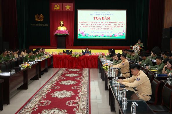 Toạ đàm nghiên cứu, vận dụng tác phẩm “Sửa đổi lối làm việc của Chủ tịch Hồ Chí Minh vào rèn luyện đạo đức và phong cách làm việc của thanh niên, phụ nữ Công an Hà Nam hiện nay”