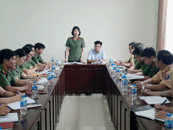 Đảng ủy Công an huyện Bình Lục làm việc với Đoàn giám sát của Đảng ủy Công an tỉnh