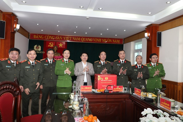 Thứ trưởng Trần Quốc Tỏ kiểm tra công tác bảo đảm an ninh, trật tự tại Công an tỉnh Hà Nam