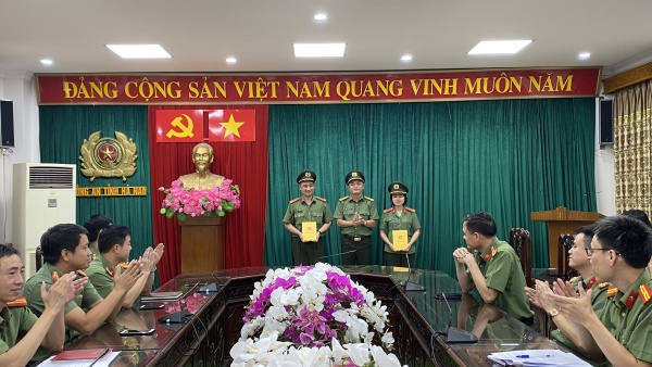 Gặp mặt, động viên cán bộ điều động về Công an cấp xã thuộc tỉnh Hà Nam.