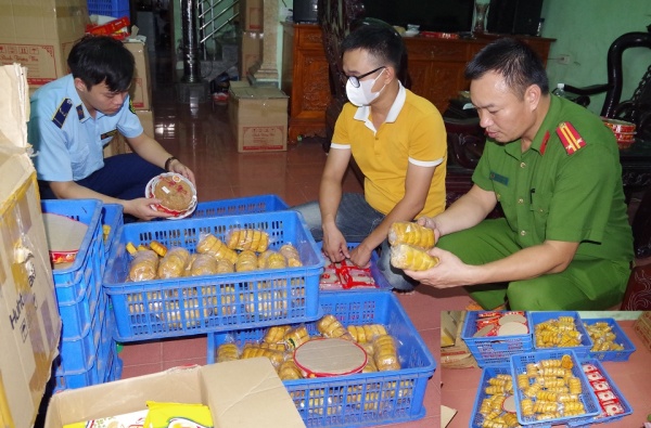Hà Nam: Phát hiện hơn 1.000 chiếc bánh trung thu không rõ nguồn gốc, xuất xứ