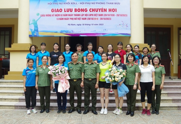 Giao lưu bóng chuyền hơi chào mừng kỷ niệm 93 năm Ngày thành lập Hội Liên hiệp phụ nữ Việt Nam 20/10