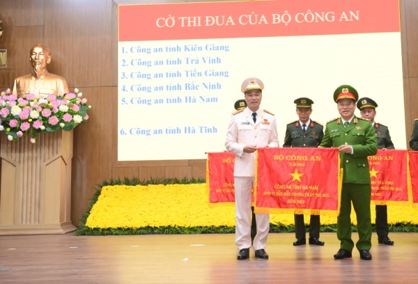 Công an Hà Nam vinh dự được Bộ Công an tặng Cờ đơn vị dẫn đầu phong trào thi đua “Vì An ninh Tổ quốc” năm 2023