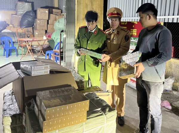 Cảnh sát giao thông Công an tỉnh Hà Nam phát hiện hàng hóa không có chứng minh nguồn gốc xuất xứ.