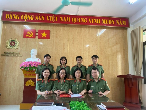 Phòng Quản lý xuất nhập cảnh tổ chức sinh hoạt chính trị về nội dung bài viết của Tổng Bí thư Nguyễn Phú Trọng; triển khai mô hình trong học tập và làm theo tư tưởng, đạo đức, phong cách của Chủ tịch Hồ Chí Minh