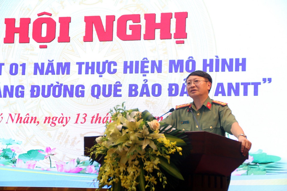 Đại tá Nguyễn Thanh Bình Phó Cục trưởng Cục Xây dựng phong trào bảo vệ an ninh Tổ quốc phát biểu chỉ đạo tại hội nghị