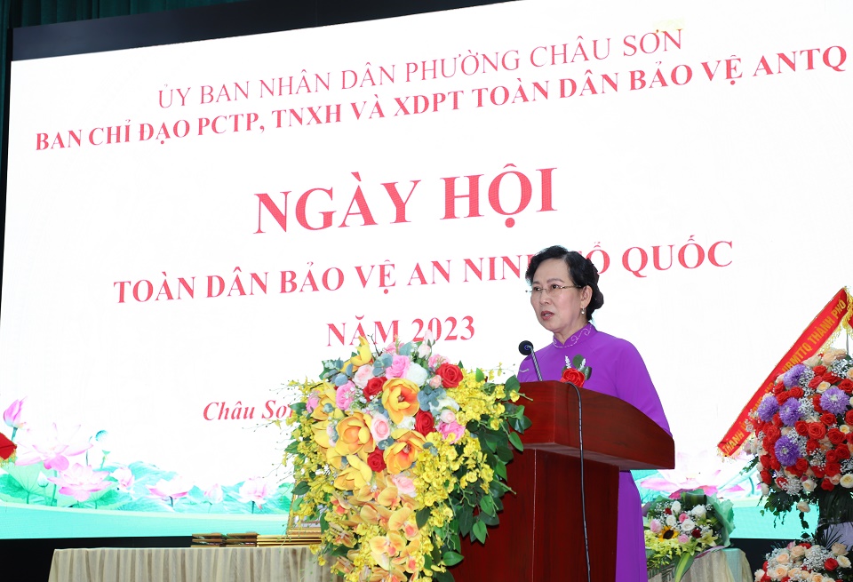 2 Đồng chí Lê Thị Thủy Ủy viên Trung ương Đảng, Bí thư Tỉnh ủy, Chủ tịch HĐND tỉnh Hà Nam phát biểu chỉ đạo tại Hội nghị