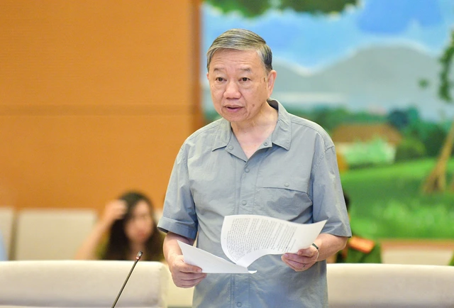 Bộ trưởng Bộ Công an Tô Lâm báo cáo tại phiên họp - Ảnh: Lâm Hiển
