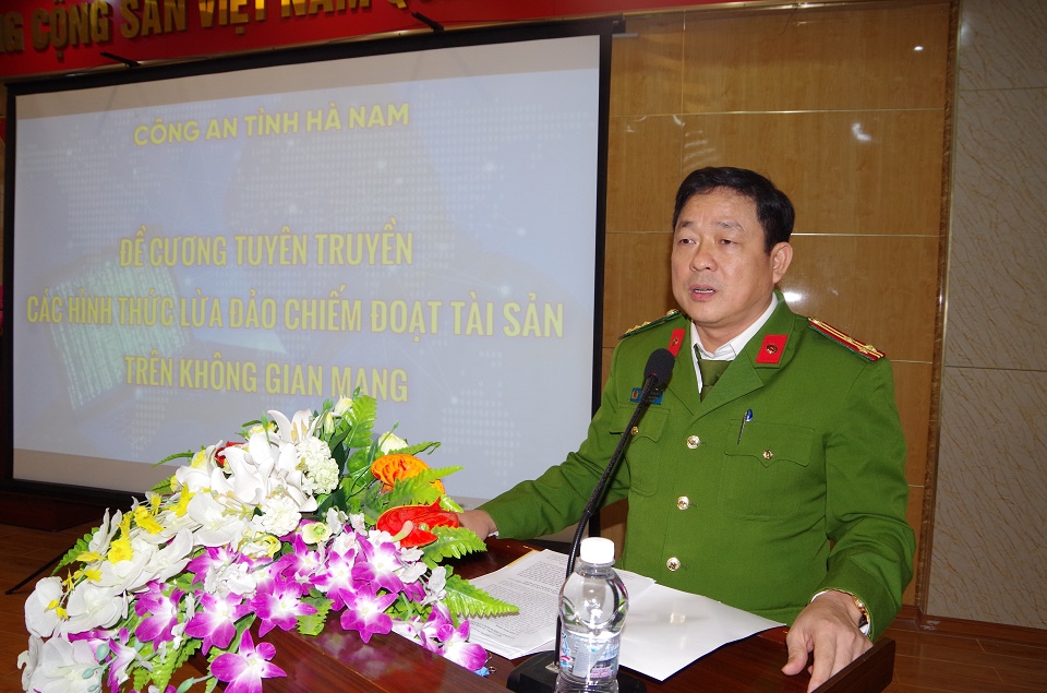Công an tỉnh Hà Nam tuyên truyền cảnh báo thủ đoạn lừa đảo chiếm đoạt tài sản trên không gian mạng (1)
