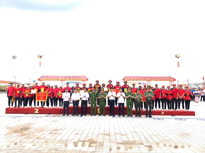 Hà Nam: Xuất sắc đạt Giải Nhất toàn đoàn vòng chung kết Hội thi nghiệp vụ chữa cháy và cứu nạn, cứu hộ  “Tổ liên gia an toàn phòng cháy, chữa cháy” toàn quốc năm 2024
