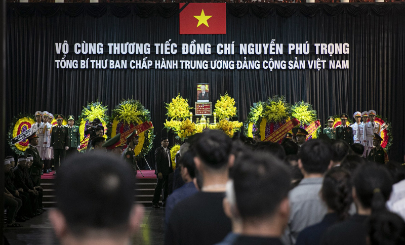Ngày Quốc tang thứ hai, người dân vẫn xếp hàng dài viếng Tổng Bí thư Nguyễn Phú Trọng