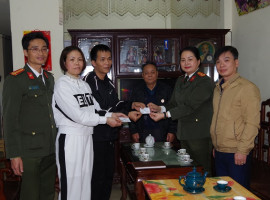Hà Nam: Trao thẻ BHYT cho chiến sĩ nghĩa vụ CAND và thân...