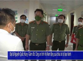 Đại tá Nguyễn Quốc Hùng - Giám đốc Công an tỉnh Hà Nam:Thăm, tặng quà cháu bé bị bạo hành, giấu vào tủ cấp đông.