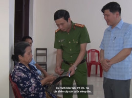 Đại tá Lê Văn Tuấn - Phó Giám đốc Công an tỉnh: Kiểm tra công tác cấp CCCD gắn chip điện tử tại huyện Lý Nhân