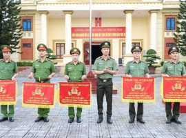 Công an tỉnh Hà Nam: Trao Cờ thi đua xuất sắc cho 5 đơn vị dẫn đầu phong trào thi đua quý III/2022